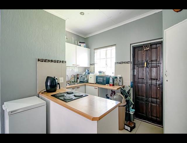 2 BEDROOM TOWNHOUSE FOR SALE IN MONTANA PARK